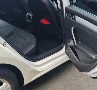 Белый Фольксваген Пассат, объемом двигателя 2.48 л и пробегом 197 тыс. км за 11000 $, фото 8 на Automoto.ua