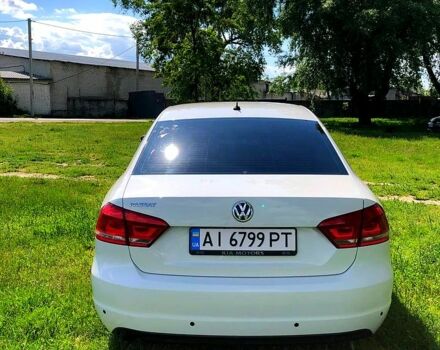 Белый Фольксваген Пассат, объемом двигателя 2.5 л и пробегом 300 тыс. км за 10000 $, фото 1 на Automoto.ua