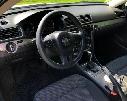 Белый Фольксваген Пассат, объемом двигателя 2.5 л и пробегом 300 тыс. км за 10000 $, фото 4 на Automoto.ua