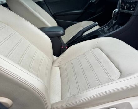 Білий Фольксваген Пассат, об'ємом двигуна 2.5 л та пробігом 272 тис. км за 9850 $, фото 6 на Automoto.ua