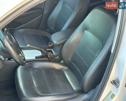 Білий Фольксваген Пассат, об'ємом двигуна 2.5 л та пробігом 277 тис. км за 9440 $, фото 11 на Automoto.ua