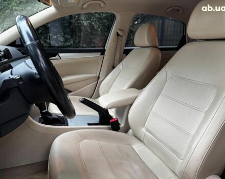 Белый Фольксваген Пассат, объемом двигателя 2.5 л и пробегом 225 тыс. км за 10590 $, фото 19 на Automoto.ua