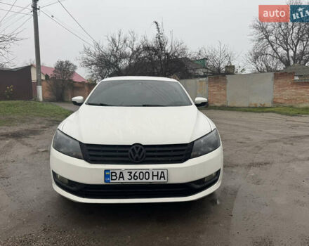 Білий Фольксваген Пассат, об'ємом двигуна 2.5 л та пробігом 201 тис. км за 10400 $, фото 2 на Automoto.ua