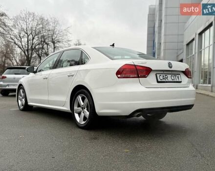 Білий Фольксваген Пассат, об'ємом двигуна 2.5 л та пробігом 239 тис. км за 9300 $, фото 4 на Automoto.ua