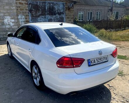 Білий Фольксваген Пассат, об'ємом двигуна 2.5 л та пробігом 200 тис. км за 11100 $, фото 1 на Automoto.ua