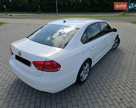 Белый Фольксваген Пассат, объемом двигателя 2.5 л и пробегом 155 тыс. км за 11500 $, фото 4 на Automoto.ua