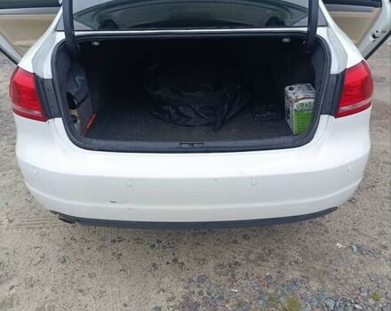 Білий Фольксваген Пассат, об'ємом двигуна 2.5 л та пробігом 223 тис. км за 10400 $, фото 9 на Automoto.ua