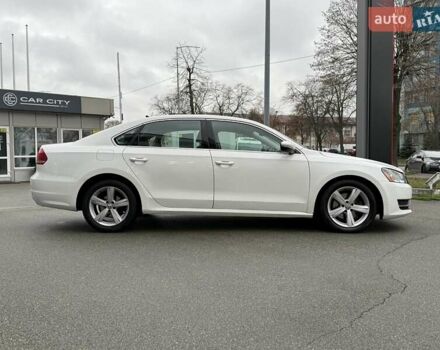 Білий Фольксваген Пассат, об'ємом двигуна 2.5 л та пробігом 239 тис. км за 9300 $, фото 7 на Automoto.ua