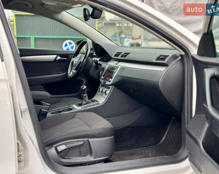 Фольксваген Пассат 2013 в Киеве на Automoto.ua Белый Фольксваген Пассат, объемом двигателя 1.6 л и пробегом 194 тыс. км за 11400 $, фото 19 на Automoto.ua