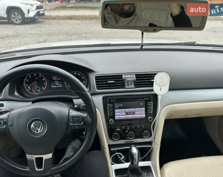 Белый Фольксваген Пассат, объемом двигателя 2.48 л и пробегом 226 тыс. км за 8900 $, фото 6 на Automoto.ua