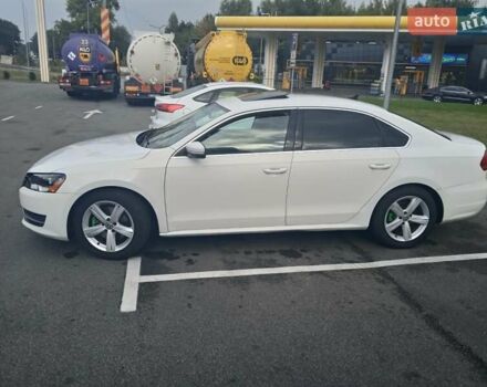 Білий Фольксваген Пассат, об'ємом двигуна 2.5 л та пробігом 174 тис. км за 11700 $, фото 4 на Automoto.ua