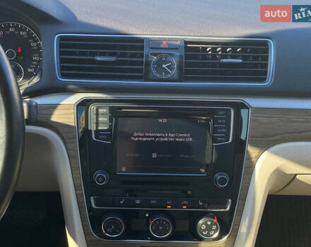 Белый Фольксваген Пассат, объемом двигателя 2.5 л и пробегом 126 тыс. км за 10600 $, фото 25 на Automoto.ua