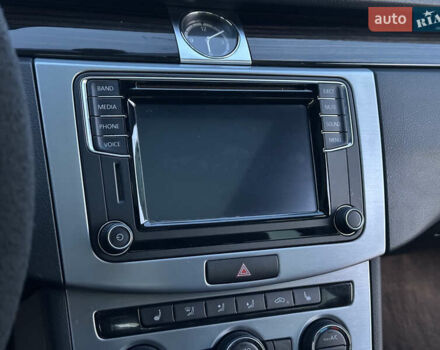 Фольксваген Пассат 2013 в Одессе на Automoto.ua Белый Фольксваген Пассат, объемом двигателя 1.98 л и пробегом 150 тыс. км за 12500 $, фото 58 на Automoto.ua