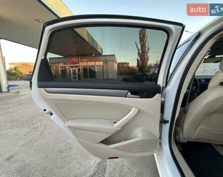 Белый Фольксваген Пассат, объемом двигателя 2.5 л и пробегом 210 тыс. км за 10000 $, фото 10 на Automoto.ua