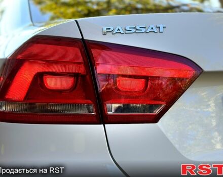 Белый Фольксваген Пассат, объемом двигателя 2 л и пробегом 130 тыс. км за 13300 $, фото 7 на Automoto.ua