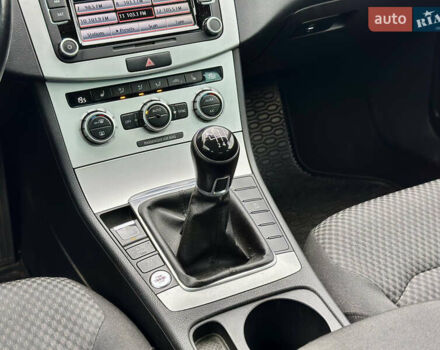 Фольксваген Пассат 2013 в Киеве на Automoto.ua Белый Фольксваген Пассат, объемом двигателя 1.6 л и пробегом 194 тыс. км за 11400 $, фото 14 на Automoto.ua