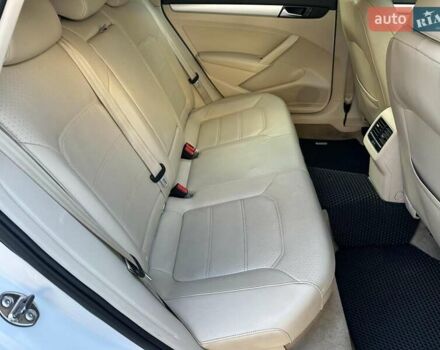 Білий Фольксваген Пассат, об'ємом двигуна 2.5 л та пробігом 159 тис. км за 10990 $, фото 16 на Automoto.ua