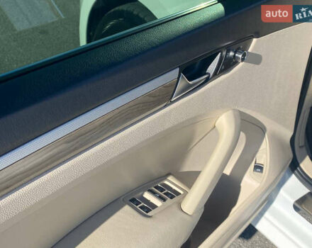 Белый Фольксваген Пассат, объемом двигателя 2.5 л и пробегом 126 тыс. км за 10600 $, фото 35 на Automoto.ua