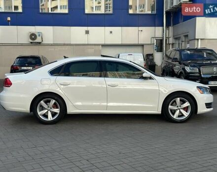 Білий Фольксваген Пассат, об'ємом двигуна 2.5 л та пробігом 159 тис. км за 10990 $, фото 5 на Automoto.ua