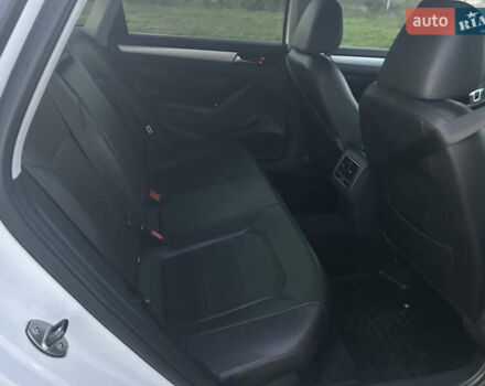 Фольксваген Пассат 2013 в Новоукраинке на Automoto.ua Белый Фольксваген Пассат, объемом двигателя 1.97 л и пробегом 181 тыс. км за 13300 $, фото 7 на Automoto.ua