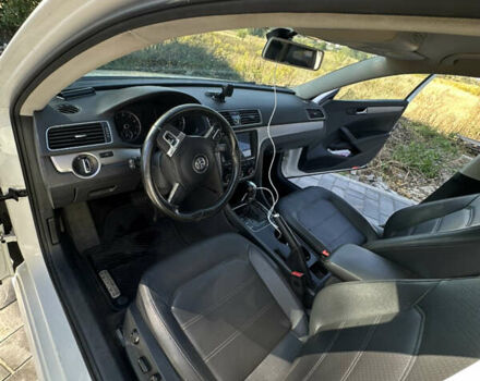 Білий Фольксваген Пассат, об'ємом двигуна 2.46 л та пробігом 241 тис. км за 9100 $, фото 13 на Automoto.ua