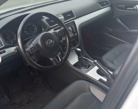 Білий Фольксваген Пассат, об'ємом двигуна 2.5 л та пробігом 174 тис. км за 11700 $, фото 13 на Automoto.ua