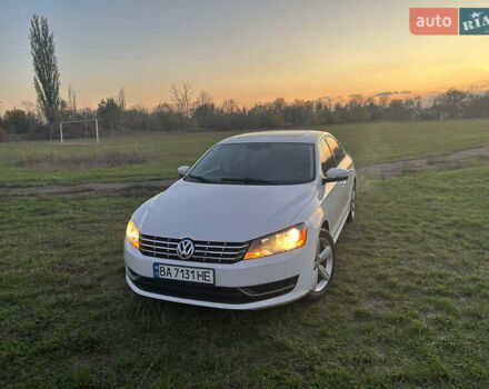 Фольксваген Пассат 2013 в Новоукраинке на Automoto.ua Белый Фольксваген Пассат, объемом двигателя 1.97 л и пробегом 181 тыс. км за 13300 $, фото 2 на Automoto.ua
