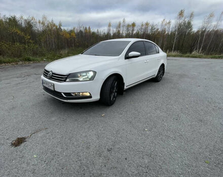 Фольксваген Пассат 2013 в Житомире на Automoto.ua Белый Фольксваген Пассат, объемом двигателя 1.97 л и пробегом 296 тыс. км за 9750 $, фото 3 на Automoto.ua