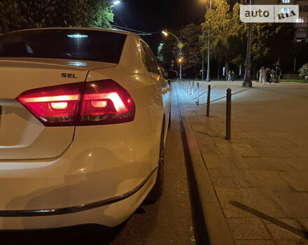 Білий Фольксваген Пассат, об'ємом двигуна 2.5 л та пробігом 197 тис. км за 10800 $, фото 3 на Automoto.ua