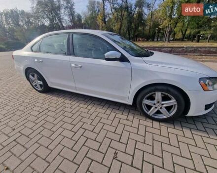 Фольксваген Пассат 2013 в Запорожье на Automoto.ua Белый Фольксваген Пассат, объемом двигателя 2.48 л и пробегом 192 тыс. км за 10500 $, фото 16 на Automoto.ua