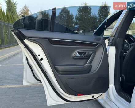 Фольксваген Пассат 2013 в Одессе на Automoto.ua Белый Фольксваген Пассат, объемом двигателя 1.98 л и пробегом 150 тыс. км за 12500 $, фото 29 на Automoto.ua