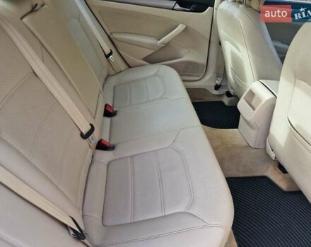 Фольксваген Пассат 2013 в Запорожье на Automoto.ua Белый Фольксваген Пассат, объемом двигателя 2.48 л и пробегом 192 тыс. км за 10500 $, фото 12 на Automoto.ua