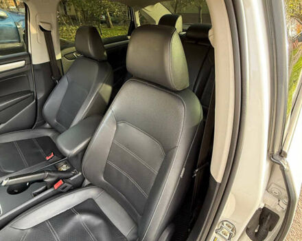 Білий Фольксваген Пассат, об'ємом двигуна 2.5 л та пробігом 220 тис. км за 10000 $, фото 12 на Automoto.ua