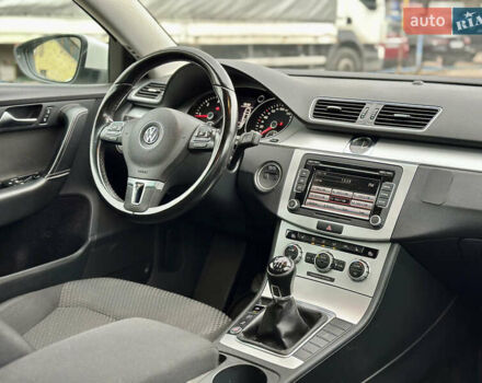 Фольксваген Пассат 2013 в Киеве на Automoto.ua Белый Фольксваген Пассат, объемом двигателя 1.6 л и пробегом 194 тыс. км за 11400 $, фото 15 на Automoto.ua