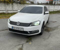 Фольксваген Пассат 2013 в Житомире на Automoto.ua Белый Фольксваген Пассат, объемом двигателя 1.97 л и пробегом 296 тыс. км за 9750 $, фото 9 на Automoto.ua