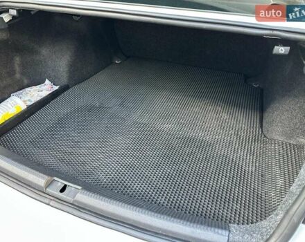 Білий Фольксваген Пассат, об'ємом двигуна 2.5 л та пробігом 159 тис. км за 10990 $, фото 15 на Automoto.ua