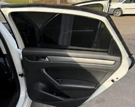 Білий Фольксваген Пассат, об'ємом двигуна 2.5 л та пробігом 220 тис. км за 10000 $, фото 16 на Automoto.ua