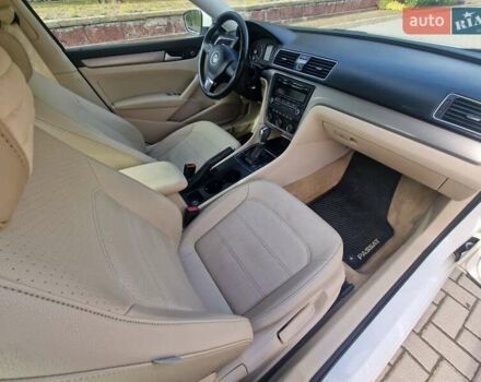 Фольксваген Пассат 2013 в Запорожье на Automoto.ua Белый Фольксваген Пассат, объемом двигателя 2.48 л и пробегом 192 тыс. км за 10500 $, фото 10 на Automoto.ua