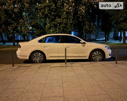 Білий Фольксваген Пассат, об'ємом двигуна 2.5 л та пробігом 197 тис. км за 10800 $, фото 1 на Automoto.ua