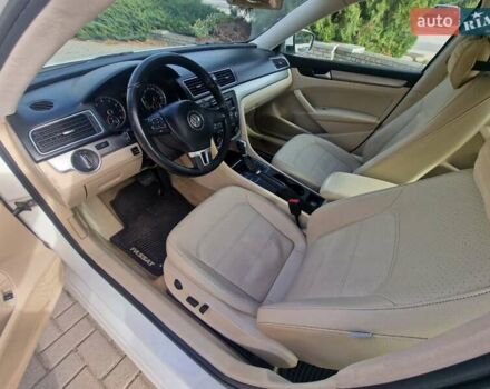 Фольксваген Пассат 2013 в Запорожье на Automoto.ua Белый Фольксваген Пассат, объемом двигателя 2.48 л и пробегом 192 тыс. км за 10500 $, фото 2 на Automoto.ua