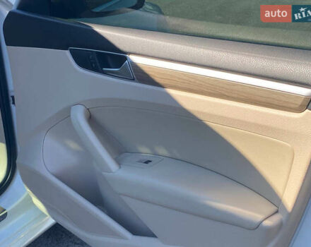 Белый Фольксваген Пассат, объемом двигателя 2.5 л и пробегом 126 тыс. км за 10600 $, фото 31 на Automoto.ua