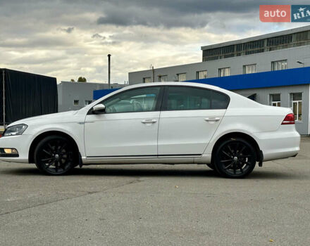 Фольксваген Пассат 2013 в Киеве на Automoto.ua Белый Фольксваген Пассат, объемом двигателя 1.6 л и пробегом 194 тыс. км за 11400 $, фото 1 на Automoto.ua