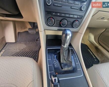 Фольксваген Пассат 2013 в Запорожье на Automoto.ua Белый Фольксваген Пассат, объемом двигателя 2.48 л и пробегом 192 тыс. км за 10500 $, фото 5 на Automoto.ua