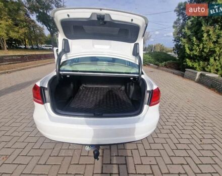 Фольксваген Пассат 2013 в Запорожье на Automoto.ua Белый Фольксваген Пассат, объемом двигателя 2.48 л и пробегом 192 тыс. км за 10500 $, фото 21 на Automoto.ua