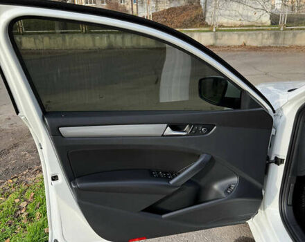 Білий Фольксваген Пассат, об'ємом двигуна 2.5 л та пробігом 220 тис. км за 10000 $, фото 15 на Automoto.ua