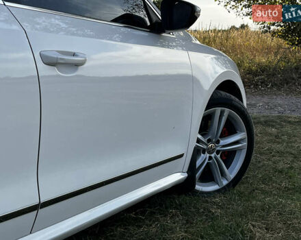 Фольксваген Пассат 2013 в Вышгороде на Automoto.ua Белый Фольксваген Пассат, объемом двигателя 1.97 л и пробегом 102 тыс. км за 14000 $, фото 16 на Automoto.ua