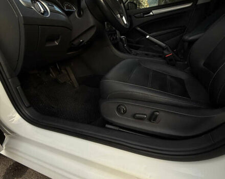 Білий Фольксваген Пассат, об'ємом двигуна 2.5 л та пробігом 220 тис. км за 10000 $, фото 20 на Automoto.ua