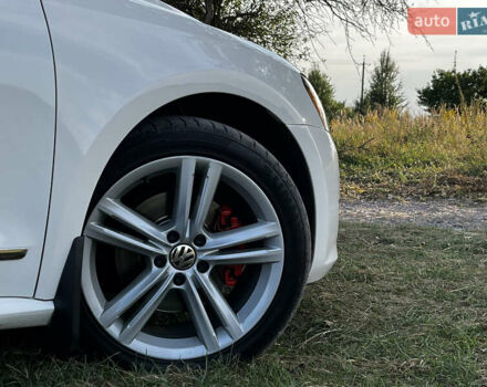 Фольксваген Пассат 2013 в Вышгороде на Automoto.ua Белый Фольксваген Пассат, объемом двигателя 1.97 л и пробегом 102 тыс. км за 14000 $, фото 13 на Automoto.ua