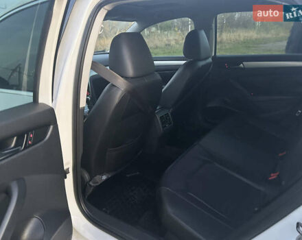 Фольксваген Пассат 2013 в Новоукраинке на Automoto.ua Белый Фольксваген Пассат, объемом двигателя 1.97 л и пробегом 181 тыс. км за 13300 $, фото 9 на Automoto.ua