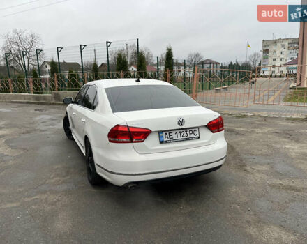Белый Фольксваген Пассат, объемом двигателя 2.48 л и пробегом 285 тыс. км за 9500 $, фото 4 на Automoto.ua